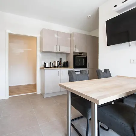 Luxury Workers 2 * 茨魏布肯