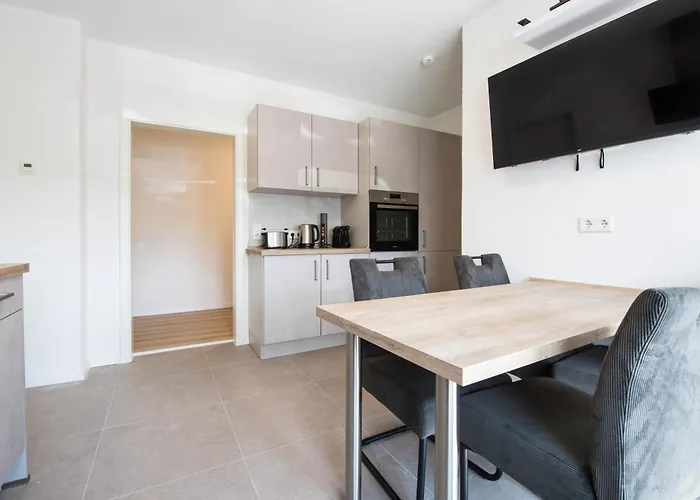 Luxury Workers 2 * تْسفايبرُكن